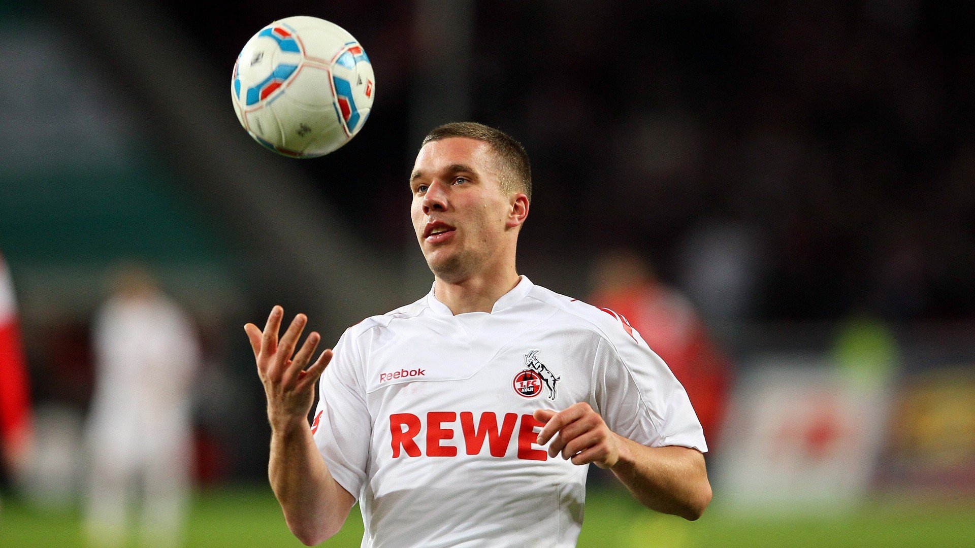 爱游戏电竞-西甲神话：那些让人心潮澎湃的传奇瞬间，西甲经典比赛